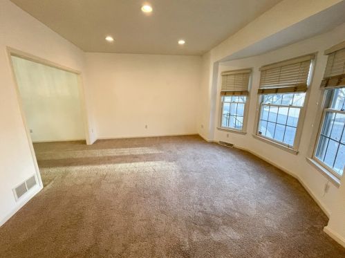 680 Highpointe Dr, Pittsburgh PA  15220-1853 exterior