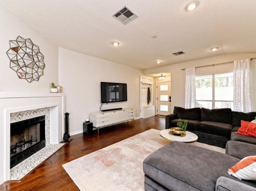 9348 Bernoulli Dr, Austin TX  78748-5040 exterior