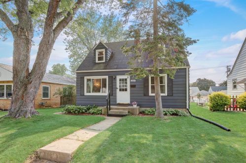 3727 99th St, Milwaukee WI  53222-2421 exterior