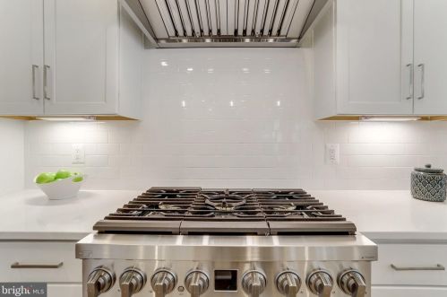 920 Darton Dr, Alexandria VA 22308-2021 exterior