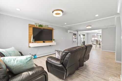 22 Altamont Rd, Edison NJ  08817-4058 exterior