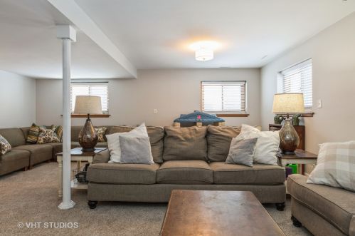 939 Abbington Dr, Bull Valley IL 60014-7817 exterior