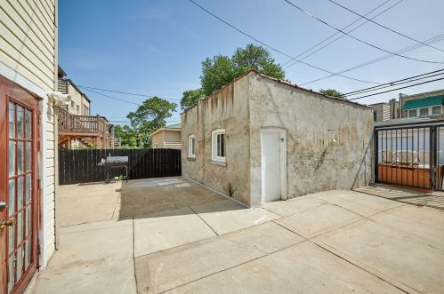 6635 Campbell Ave, Chicago IL 60645-5018 exterior