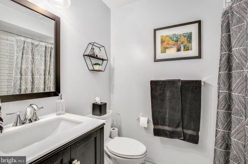 10905 Wickshire Way, Rockville MD 20852-3223 exterior