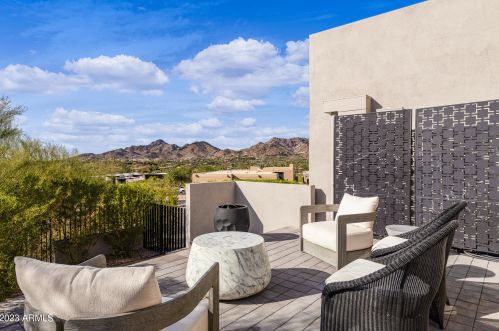 5841 Echo Canyon Cir, Phoenix AZ 85018-1243 exterior