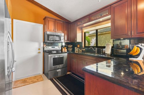 174 Executive Cir, Boynton Beach FL 33436-1833 exterior