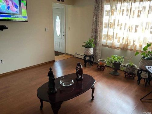 100 Miller Ave, Central Islip NY 11722-1502 exterior