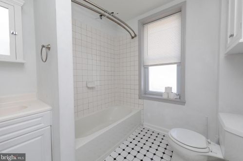 7246 Bryan St, Philadelphia PA 19119-1635 exterior