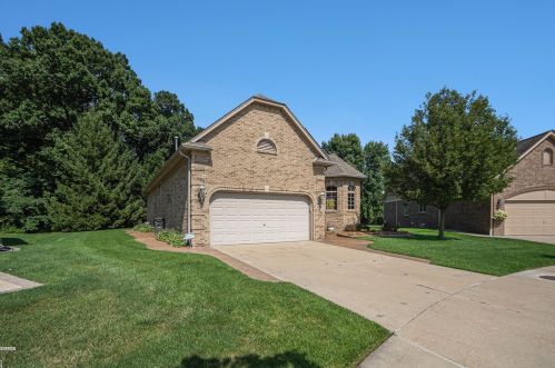 49748 Thunder Bay Cir, Macomb Township, MI 48042-4646