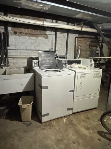 2420 Greenview Ave, Chicago IL 60614-8766 exterior