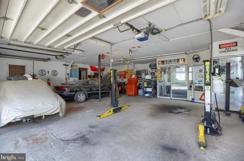 281 2nd St, Hummelstown, PA 17036-1701