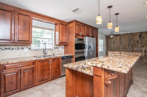 4723 Bay Ave, Tampa, FL 33616-1051