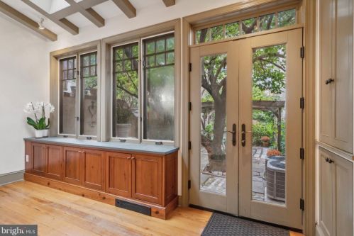 515 Delancey St, Philadelphia PA 19106-4105 exterior