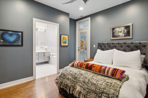 2037 Sawyer Ave, Chicago IL 60647-2703 exterior