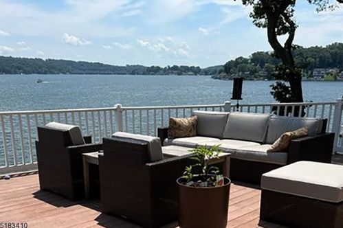 7 Elba Ave, Hopatcong NJ  07843-1807 exterior