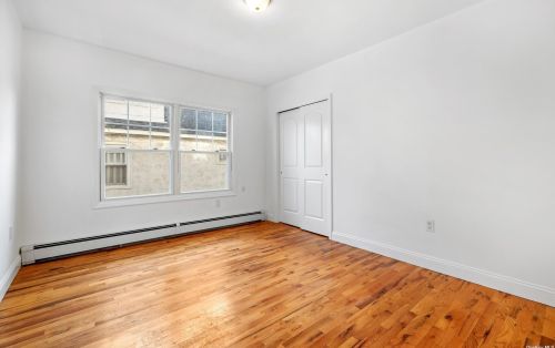 19 High St, Valley Stream NY 11581-1417 exterior