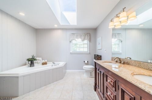 2 Arrowsmith Dr, Bridgewater NJ  08807-3801 exterior