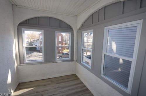 1045 Hunterdon St, Newark NJ  07112-2412 exterior