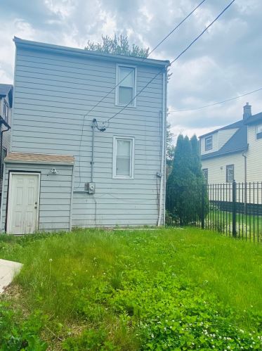 7522 Champlain Ave, Chicago, IL 60619-2223