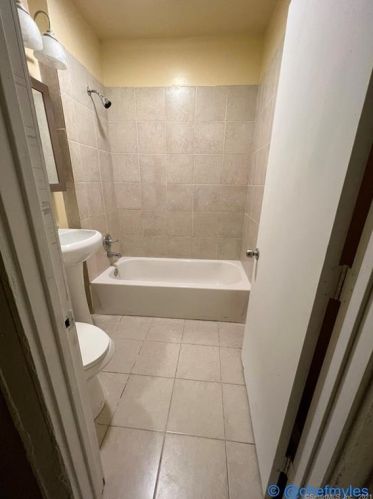 111 Babcock St, Hartford CT 06106-1304 exterior