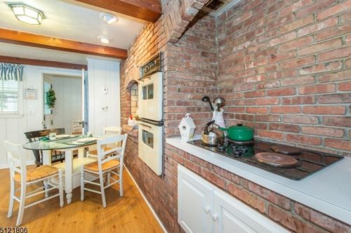 12 Schoolhouse Ln, Morristown NJ 07960-3323 exterior