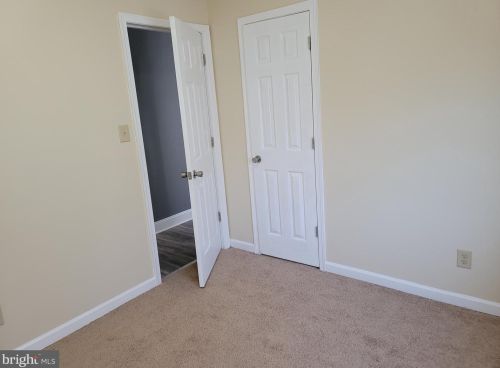 52 Memorial Dr, New Castle DE  19720-1334 exterior