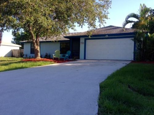 2208 Trillo St, Fort Pierce FL  34952-6872 exterior