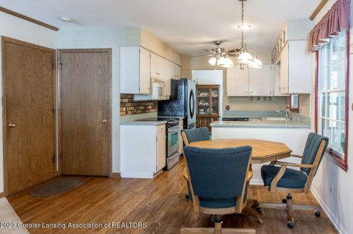 3914 Pr Ln, Dewitt MI exterior