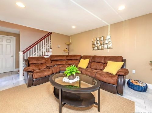 145 Howe Rd, New Britain CT 06053-1316 exterior