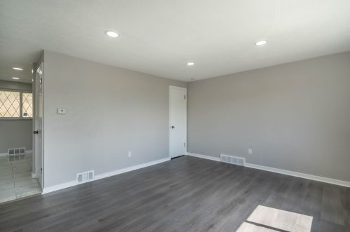 3856 Hilpert St, Pittsburgh, PA 15227-3553