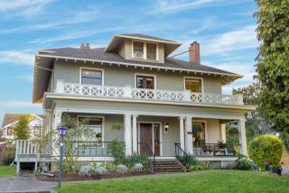 161 30th Ave, Seattle, WA 98112-4803