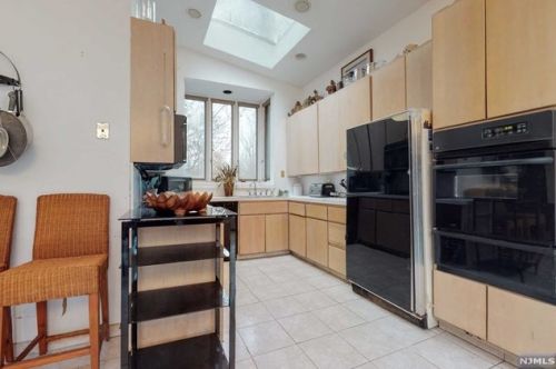 25 Sparrowbush Rd, Upper Saddle River NJ 07458-1420 exterior