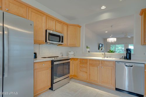 19 Beaufort Riv Rd, Bluffton SC 29909-6220 exterior