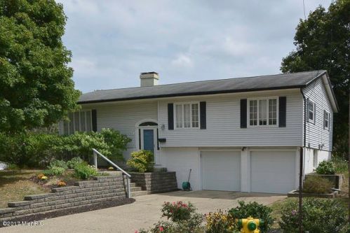 7017 Green Forest Dr, Kalamazoo, MI 49024-4216