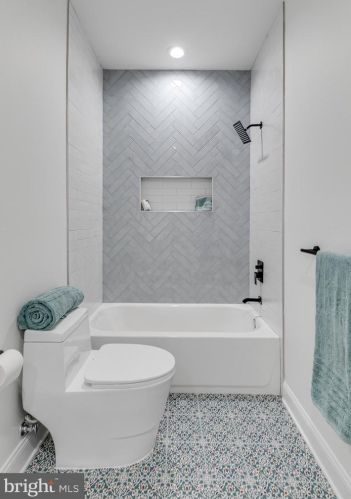 1009 Greenwich St, Philadelphia PA 19147-6409 exterior