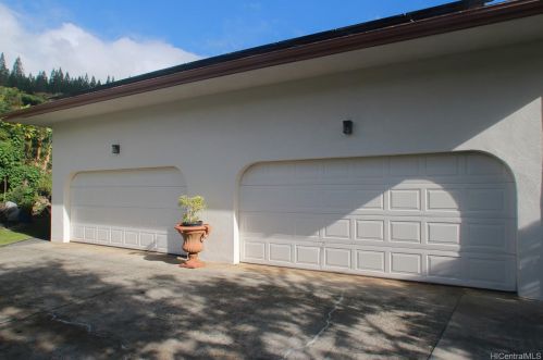 3415 Kaohinani Dr, Honolulu HI 96817-1040 exterior