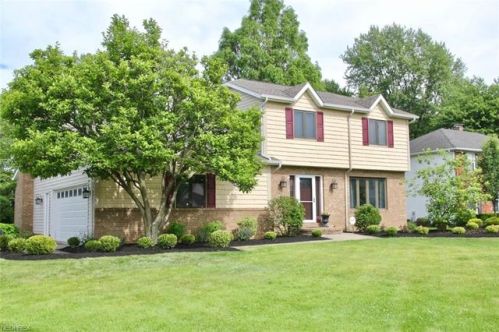 9891 Spearhead Dr, Cleveland, OH 44141-3152