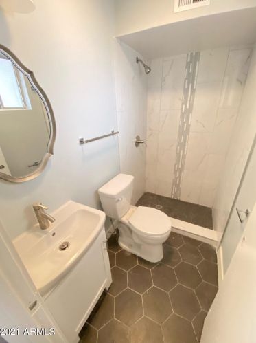 7015 Camelback Rd, Phoenix AZ  85033-1535 exterior