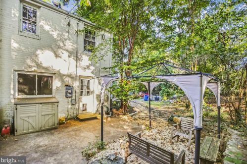 5823 Monticello Rd, Alexandria VA 22303-1302 exterior