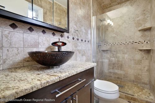 46 Brookside Rd, Edison NJ 08817-4618 exterior