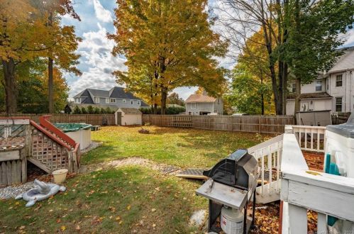 84 Spg St, Windsor Locks CT 06096-2207 exterior