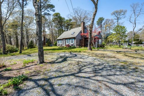 35 Kettle Hole Rd, Eastham MA 02642-2130 exterior