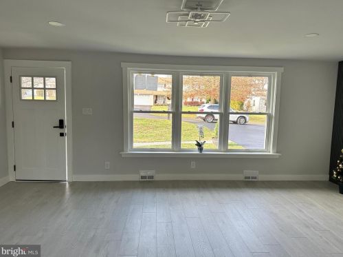 99 Elfreth Rd, Huntingdon Valley PA  19006-1210 exterior