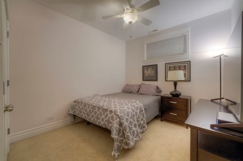 4340 Mozart St, Chicago IL 60618-1528 exterior