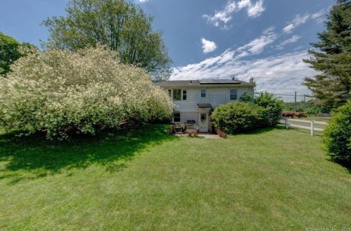 148 Main St, Hartford CT 06111-2434 exterior