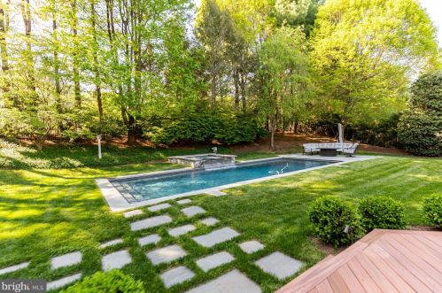 8408 Crimson Leaf Ct, Rockville, MD 20854-5489