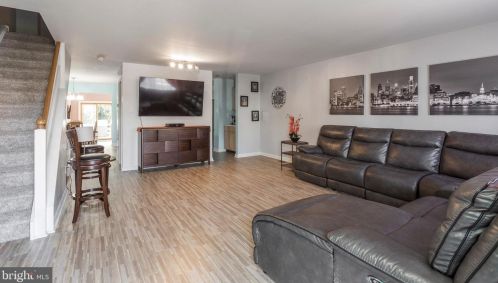 128 Marie Cir, Chester, PA 19014-2268