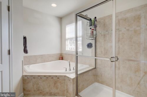 963 Indigo Bunting Ln, Glen Burnie MD 21060-8325 exterior