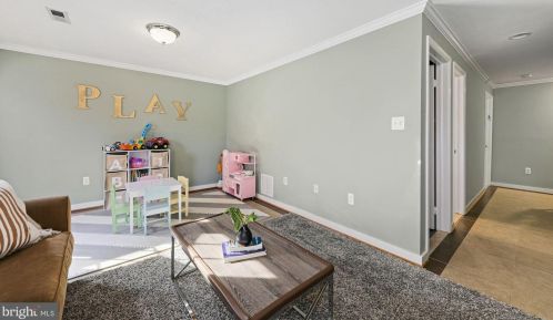 10205 Arizona Cir, Bethesda MD 20817-1227 exterior