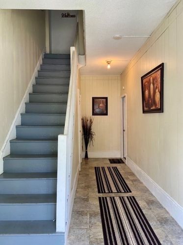 93 Thompson St, Springfield, MA 01109-3921